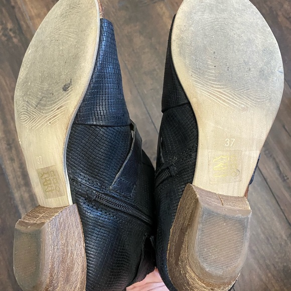 Leather sandal, heels - Picture 6 of 6